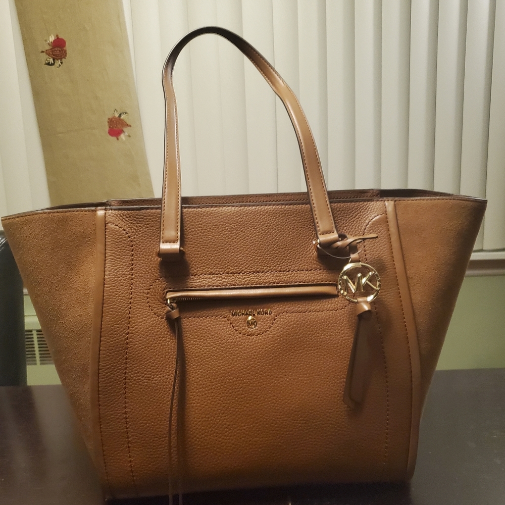 NWT Michael Kors Carine Large Pebbled Front Zip Tote Bag Brown